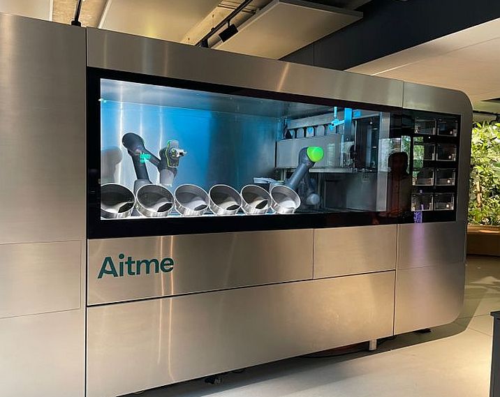 https://www.aramark.com/content/dam/aramark/en/about/newsroom/news-articles/2022/11-november/aitme-robotic-kitchen-716-569.jpg