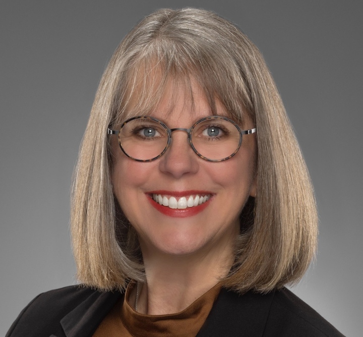 Elizabeth Terrell Headshot.