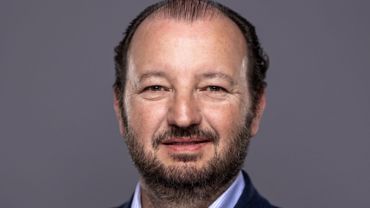 Jaime Thiebaut headshot.