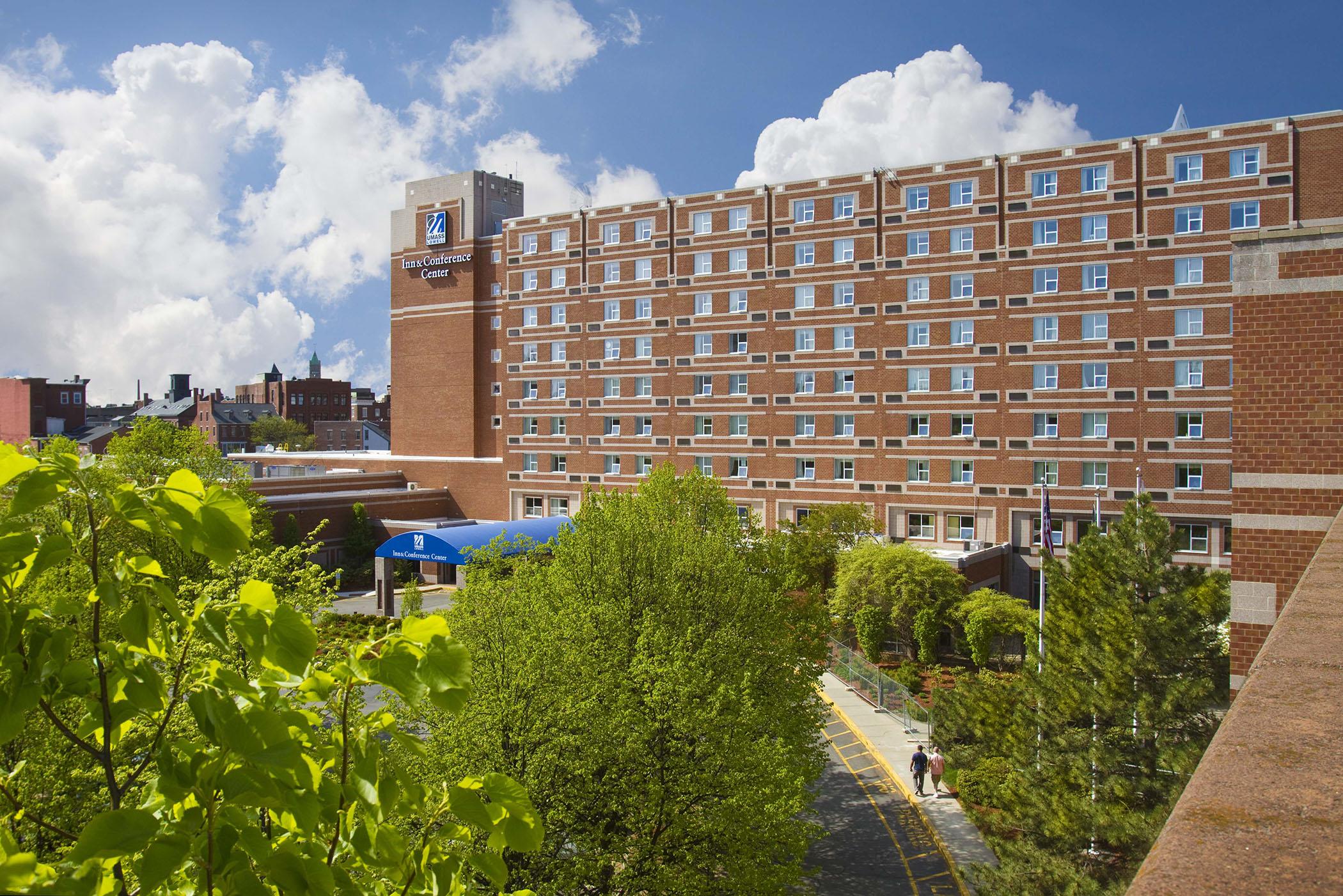 The exterior of the UMass Lowell Inn & Conference Center.
