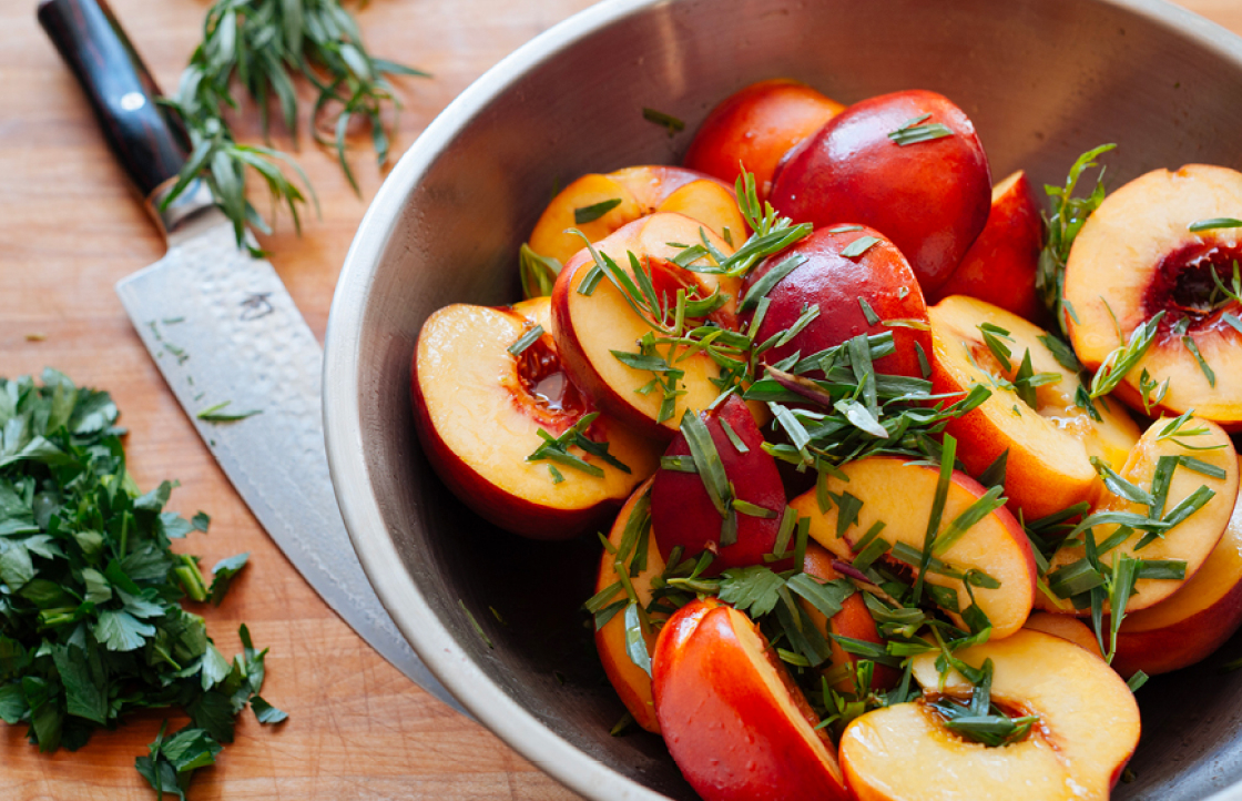 Bowl of sliced fruit